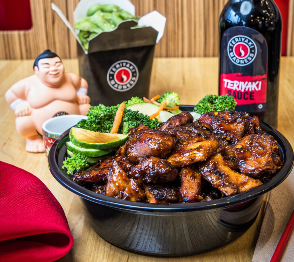 A picture of a delicious spicy chicken teriyaki bowl with crisp vibrant veggies.